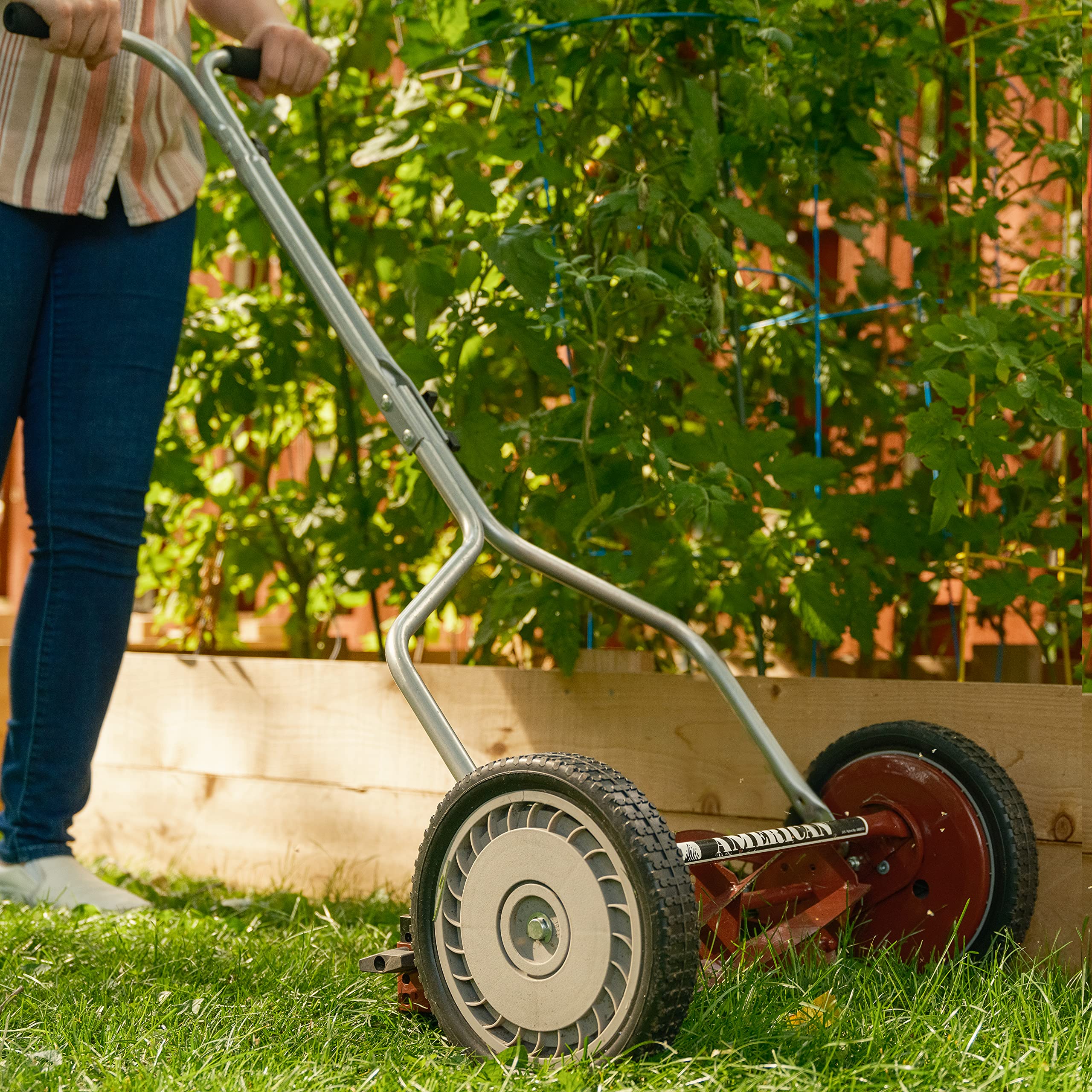 American Lawn Mower Company 1304-14 5-blade reel emphasizes precision trimming.