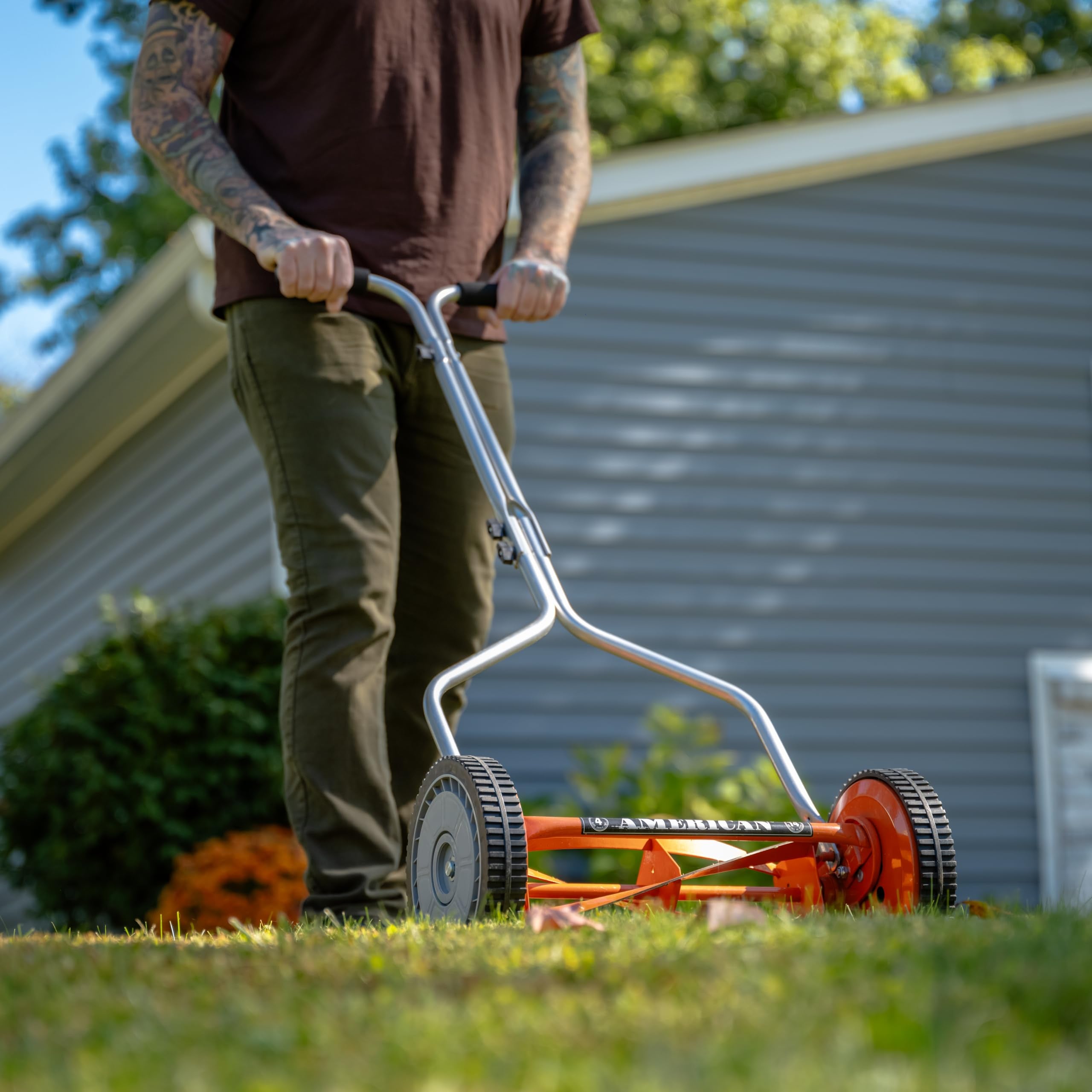 American Lawn Mower Company 1204-14 ideal for small yard use and easy handling.