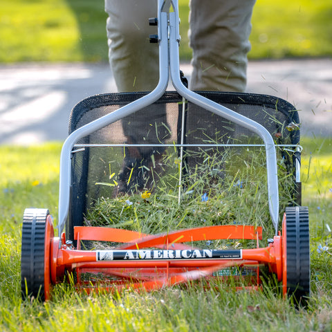 GC91416 grass and leaf collection keeps yard cleaner