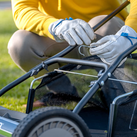 GC91820 grass catcher heavy-duty wireframe supporting the bag