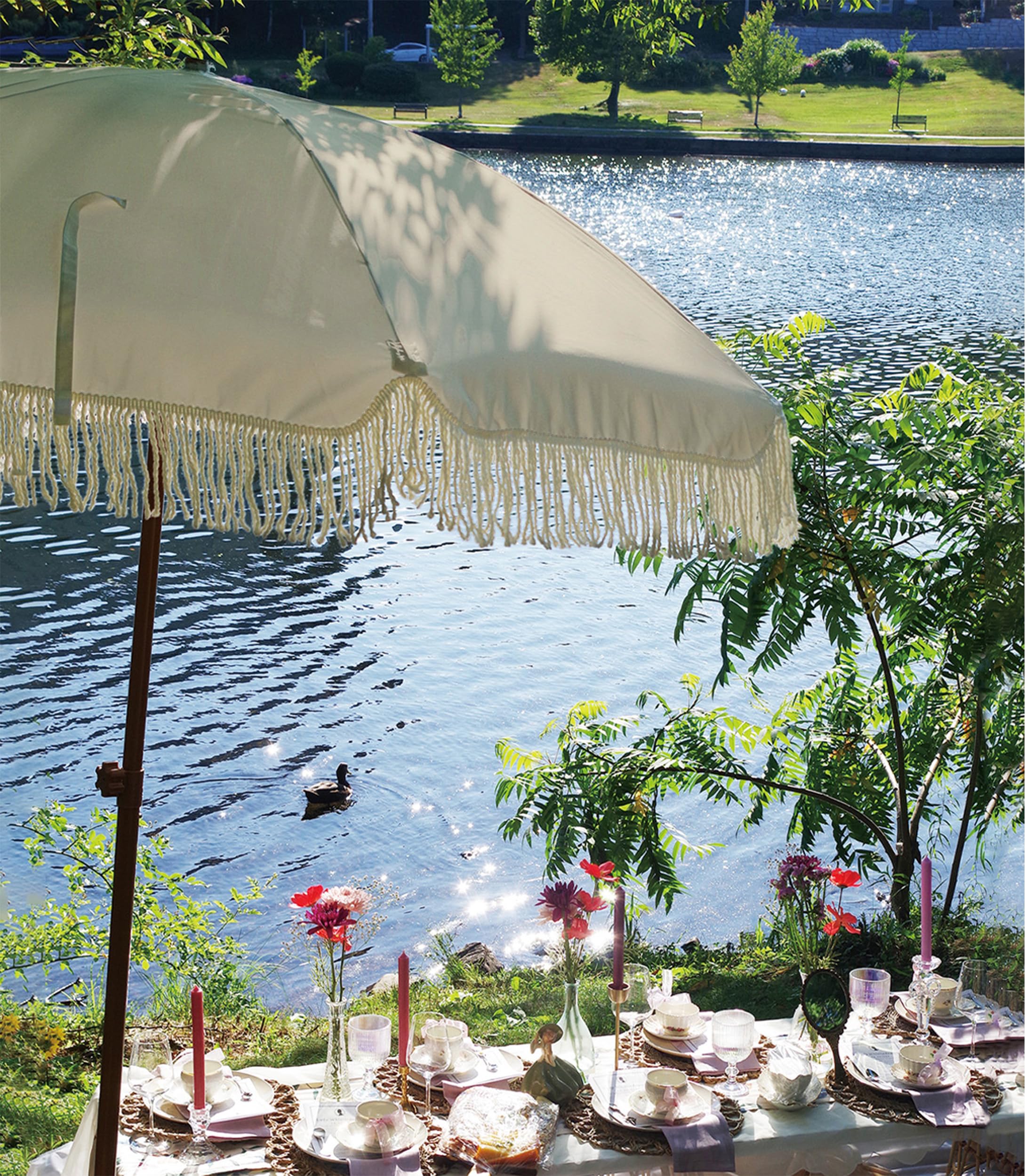 AMMSUN steel pole and eight ribs provide sturdy outdoor support.