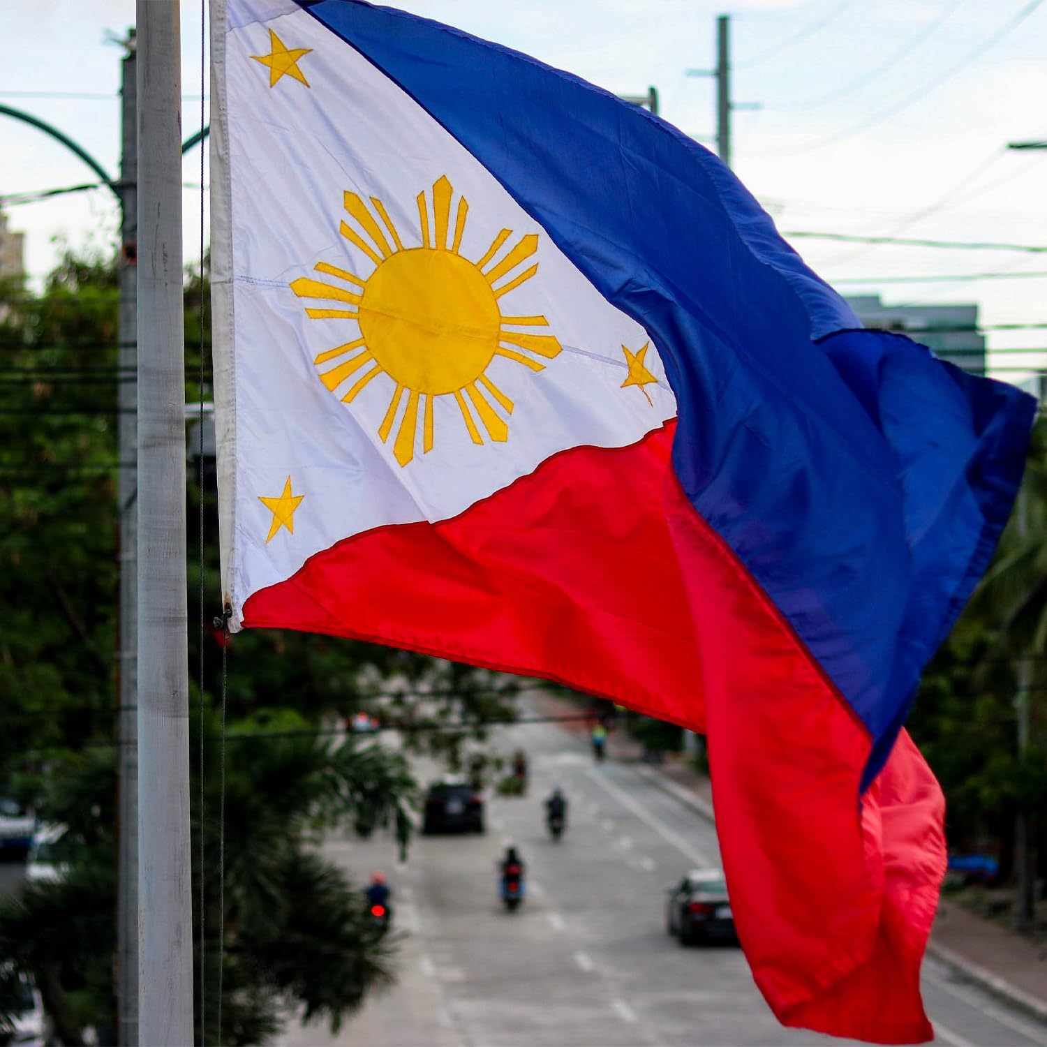 AMZFLAG seaworthy flag, designed to resist sea breeze and preserve color.