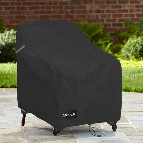 ANartcle strap closures keep the cover secure in windy conditions