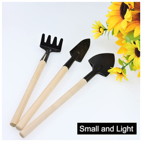 Andiker wooden handle closeup shows smooth grip and durable rust-resistant head