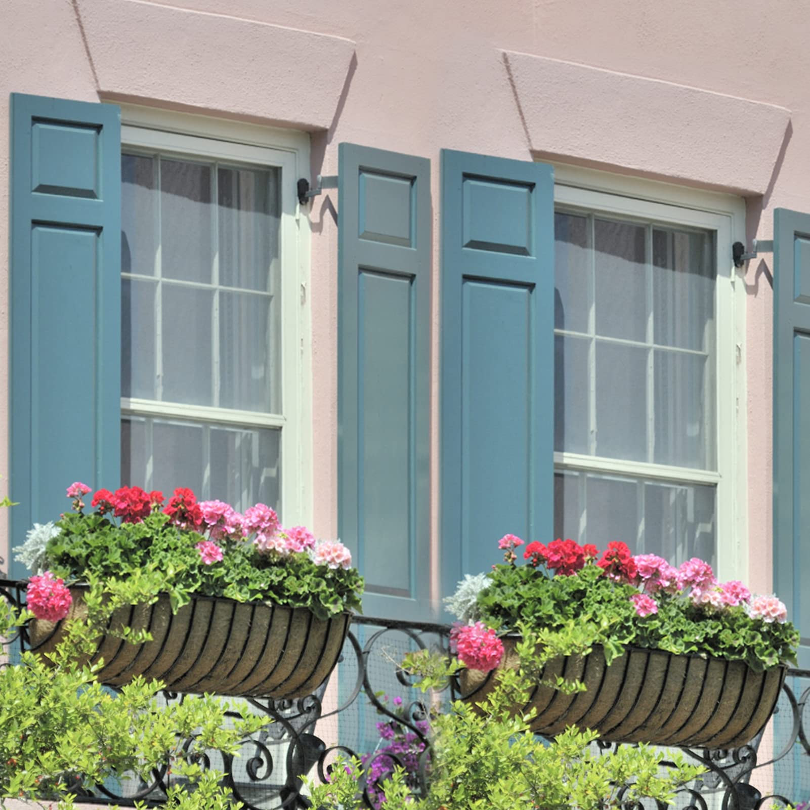 Large 36-inch length and 9-inch depth fit common window boxes reliably.