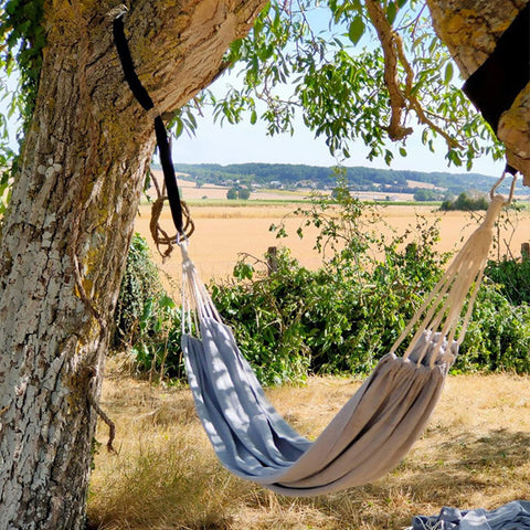 ANYOO hammock supports up to 660 pounds for shared comfort.