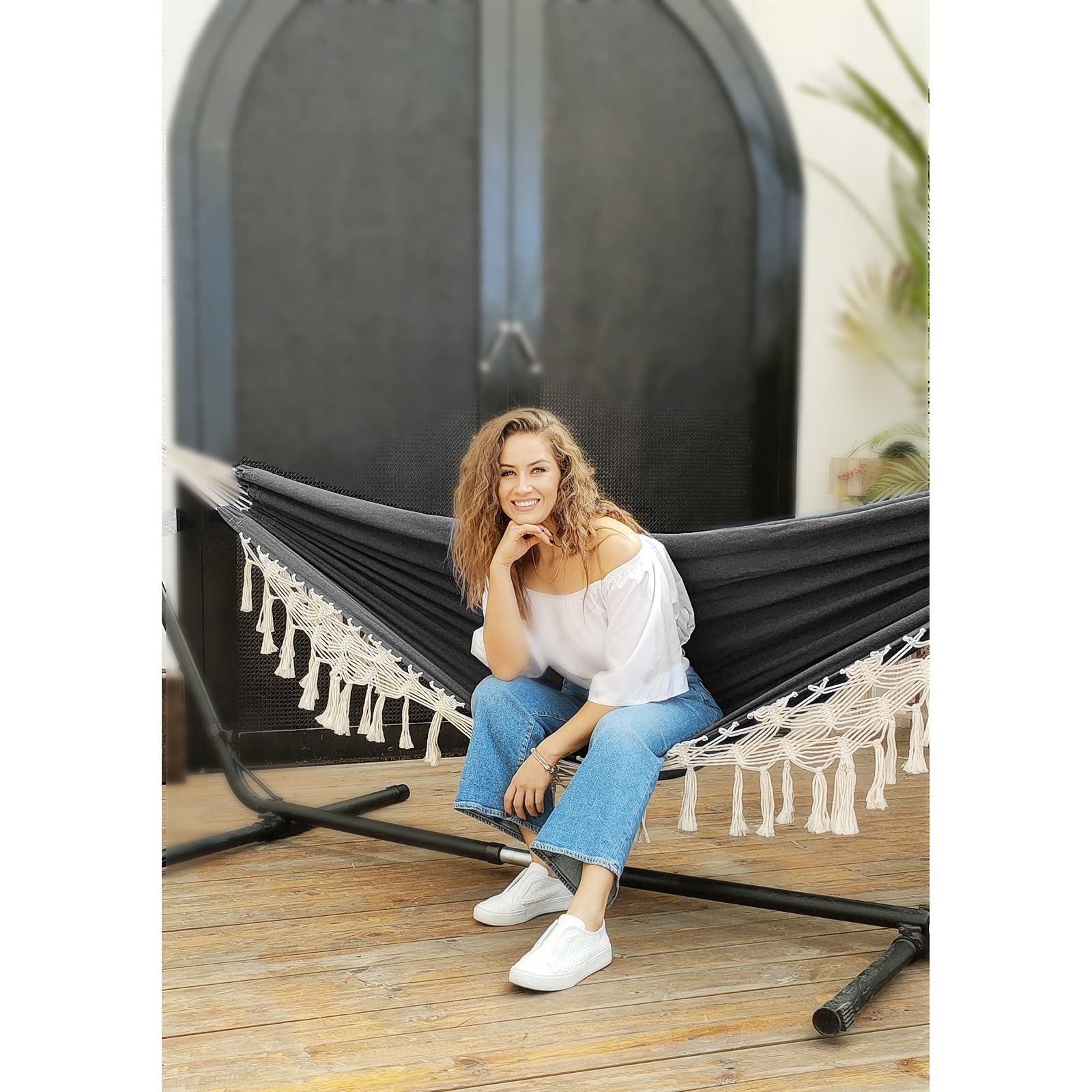 Anyoo hammock tassel design adds elegant Nordic charm to porch or yard.