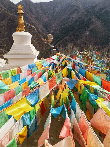 Aolamegs 120-piece set makes a thoughtful gift for peace and wisdom themes
