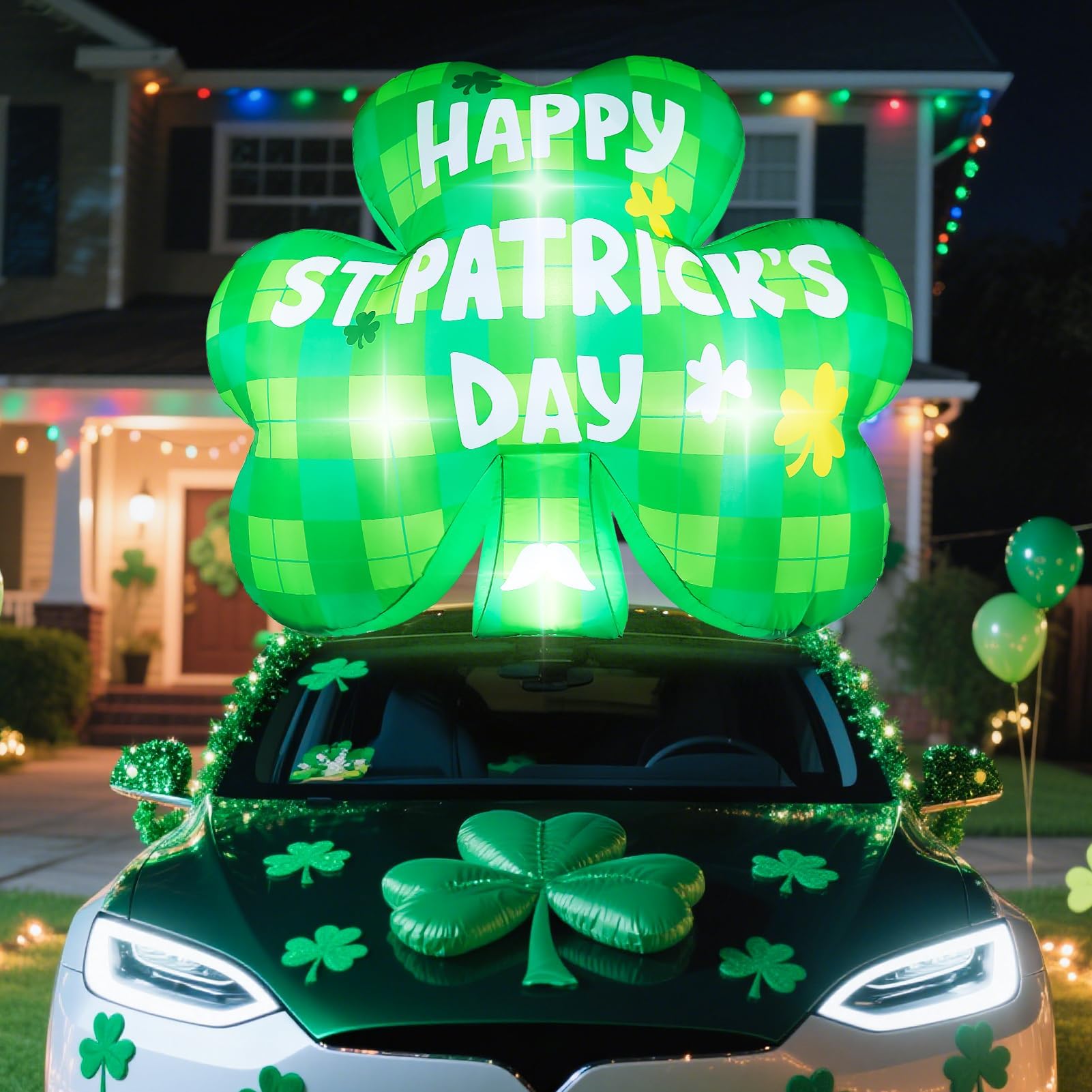 Aotiooy 7 suction cups and 6 ropes stabilize the decoration.