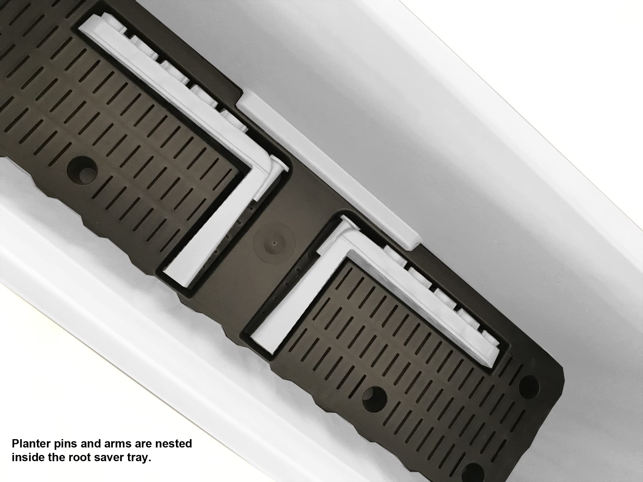 Hidden tray in AP-30312 separates plants from reservoir for better drainage.