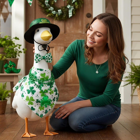 Aposwow outfit emphasizes green clover theme for seasonal display