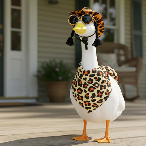 Aposwow western-themed goose decor enhances any lawn display