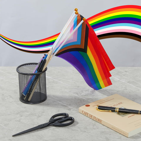 Aqltidiz tear-resistant polyester flags endure outdoor use.