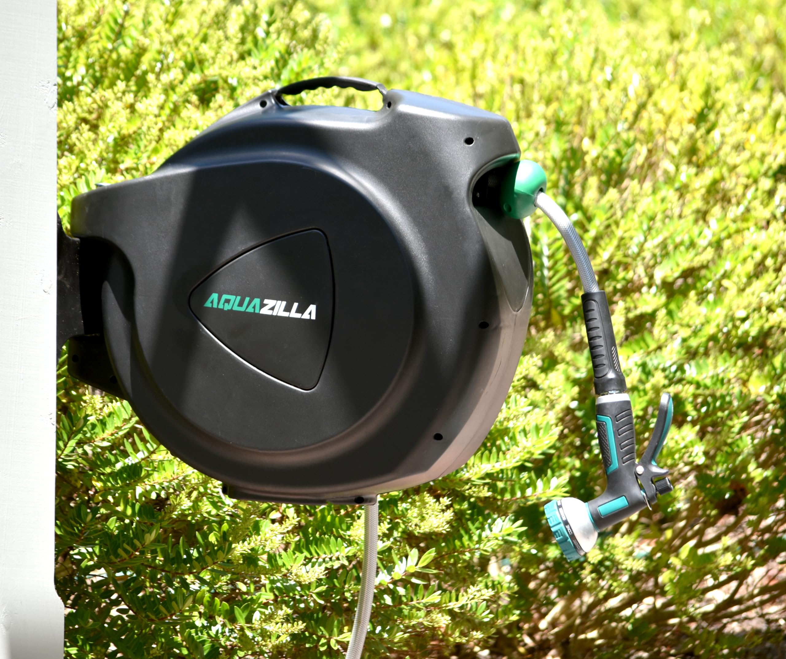 AQUAZILLA 180-degree wall mount covers each garden corner with ease.