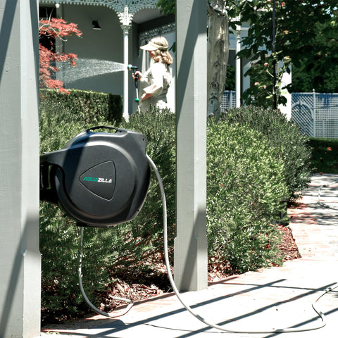 AQUAZILLA 9-pattern sprayer offering versatile watering for beds and lawn.