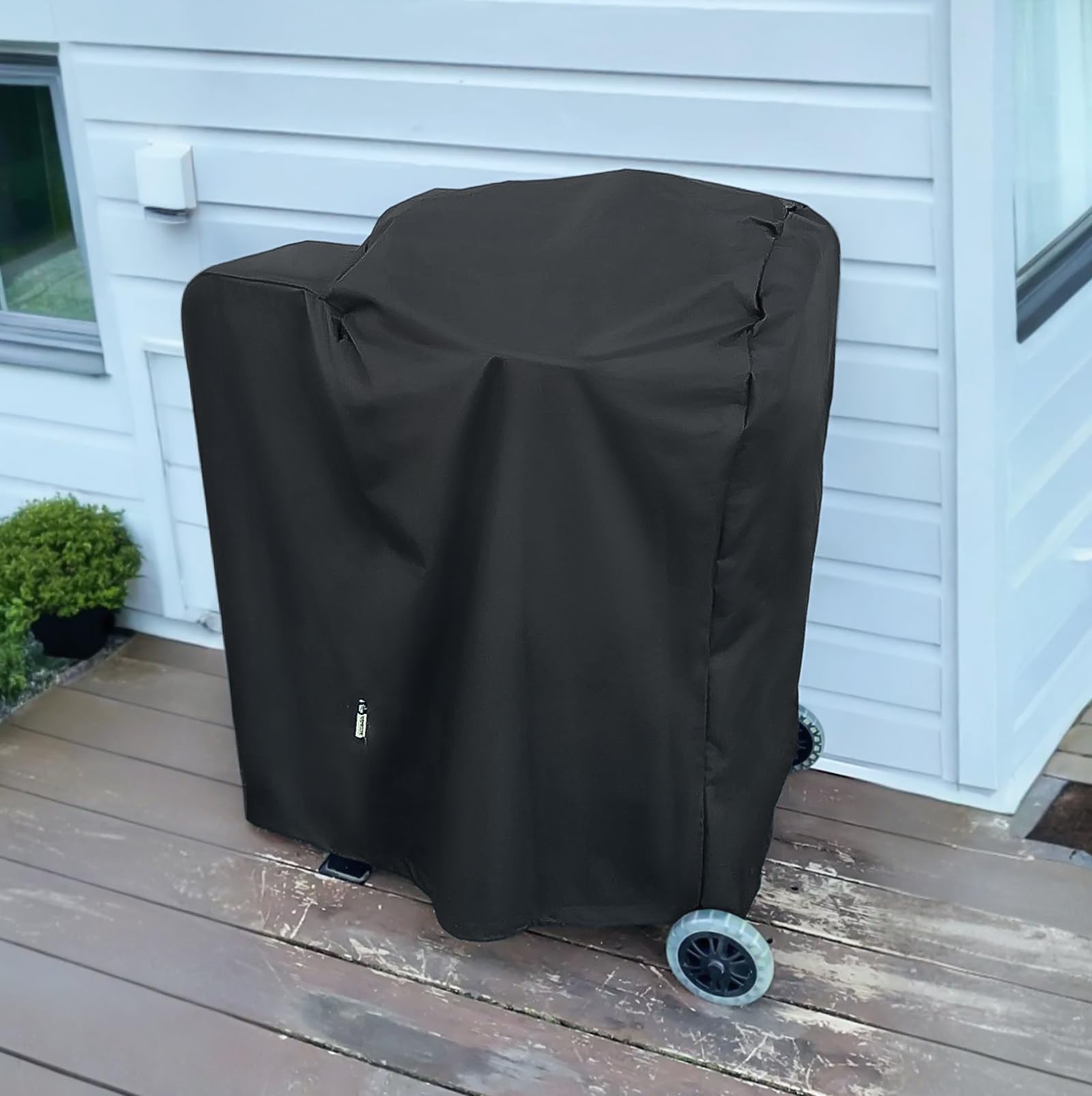 Arcedo easy-clean surface cleans quickly with water.