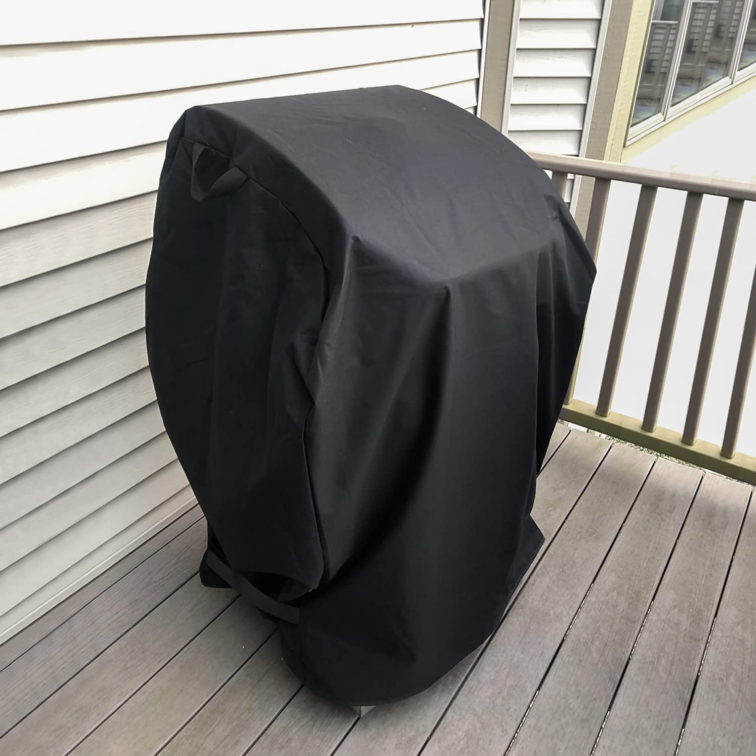 Arcedo UV-resistant fabric helps prevent fading on sunny days