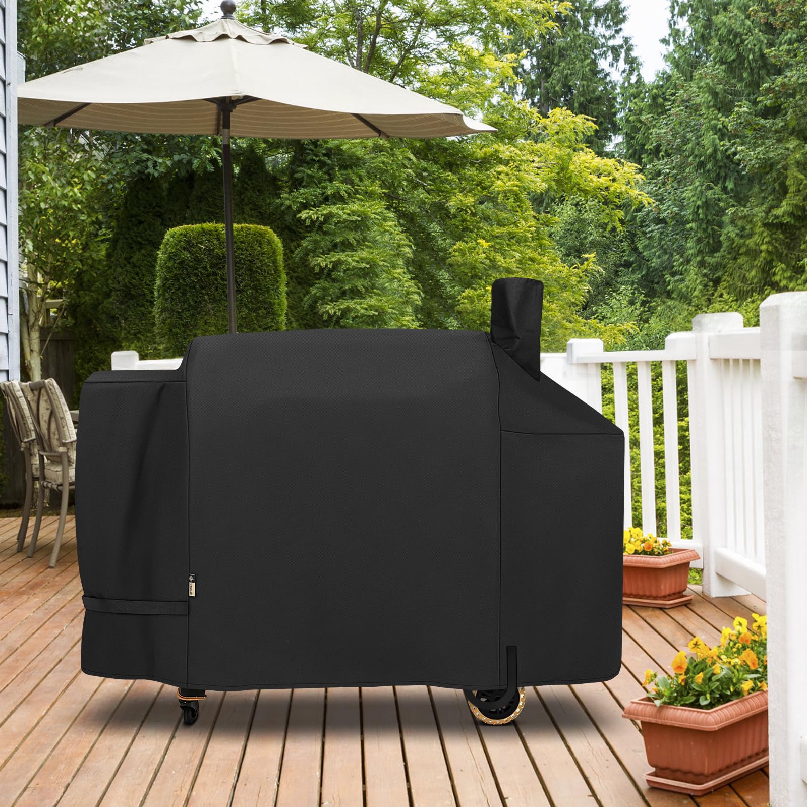 Arcedo heavy-duty waterproof grill cover seals out moisture and dirt