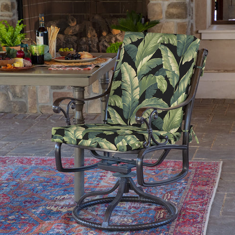 Arden Selections cushion on a dining setup demonstrates water-repellent protection for outdoor meals.
