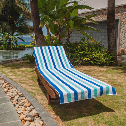 Arkwright Cabo cover pocket detail on chair, prevents slipping during sunbathing.