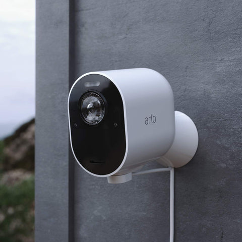Arlo 25ft cable with weatherproof connector resists rain and dew.