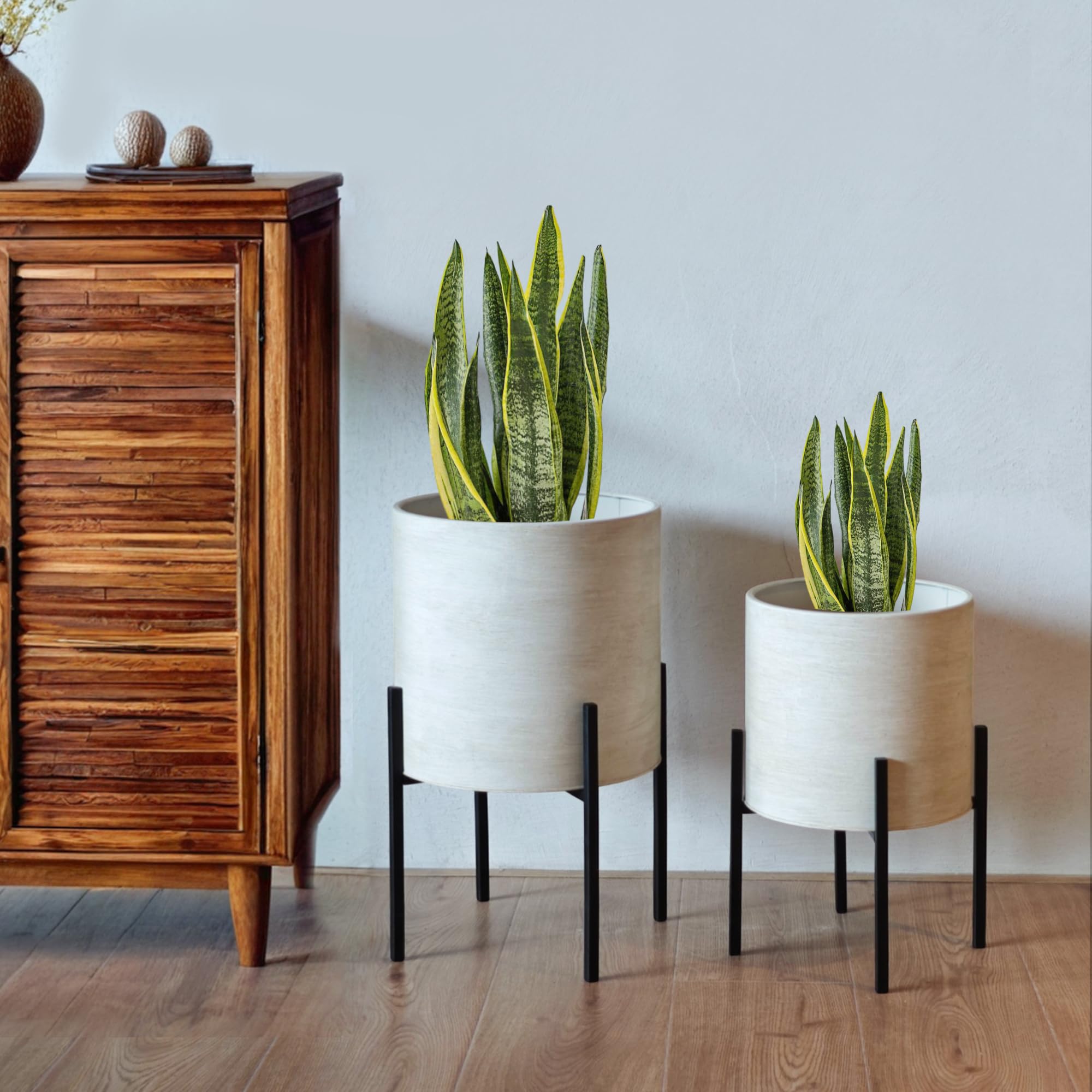ARNIS black metal planter stand supports heavy plants with stable design.