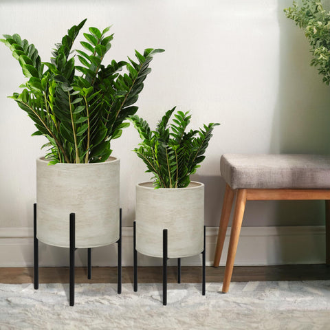 ARNIS rust-resistant metal planter for long-lasting beauty.