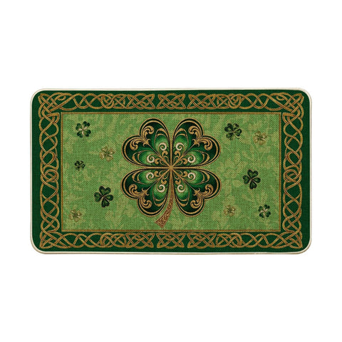 Artoid Mode Cloisonne Clover doormat at the front door welcomes guests and traps dirt.