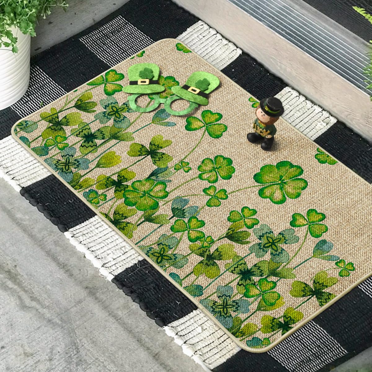 Artoid Mode doormat detailed backing confirms non-slip protection.