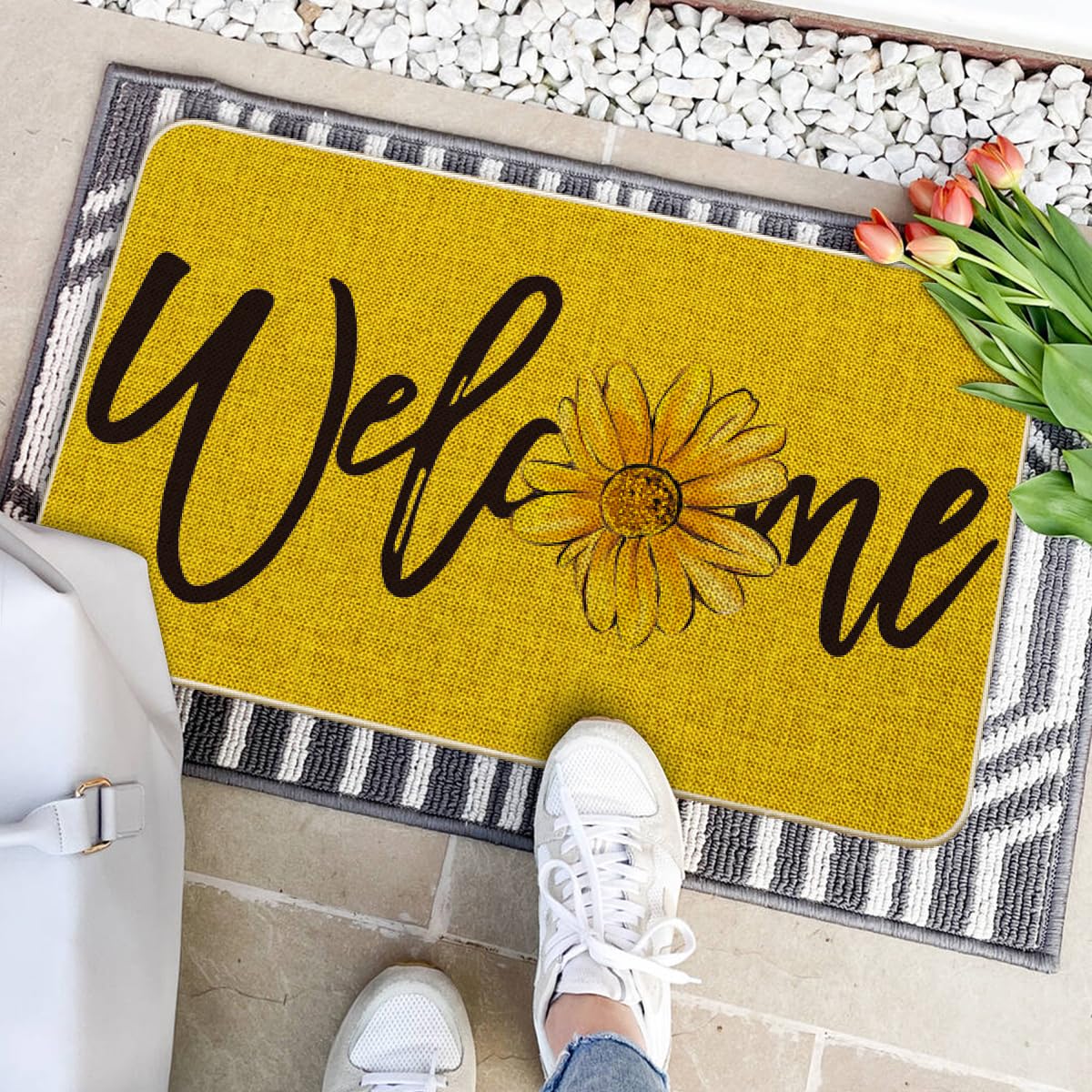 Artoid Mode sunflower door mat is easy to clean.