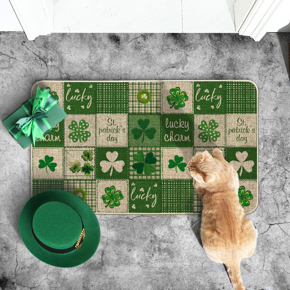 Artoid Mode polyester felt top doormat cleans easily after daily use.