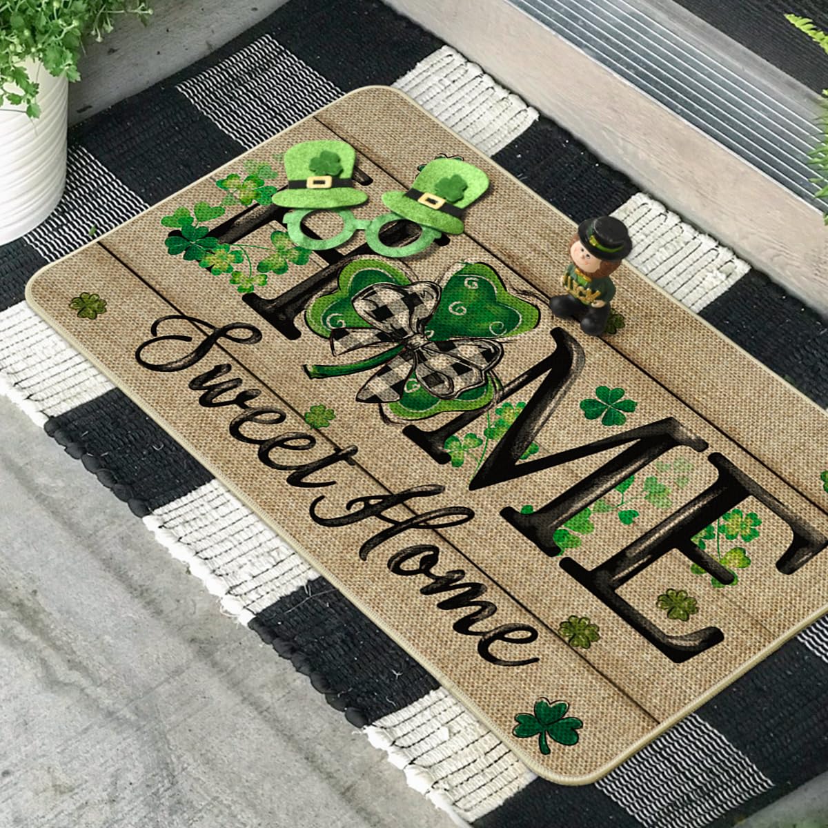 Artoid Mode shamrock mat suitable for both indoor and outdoor spaces