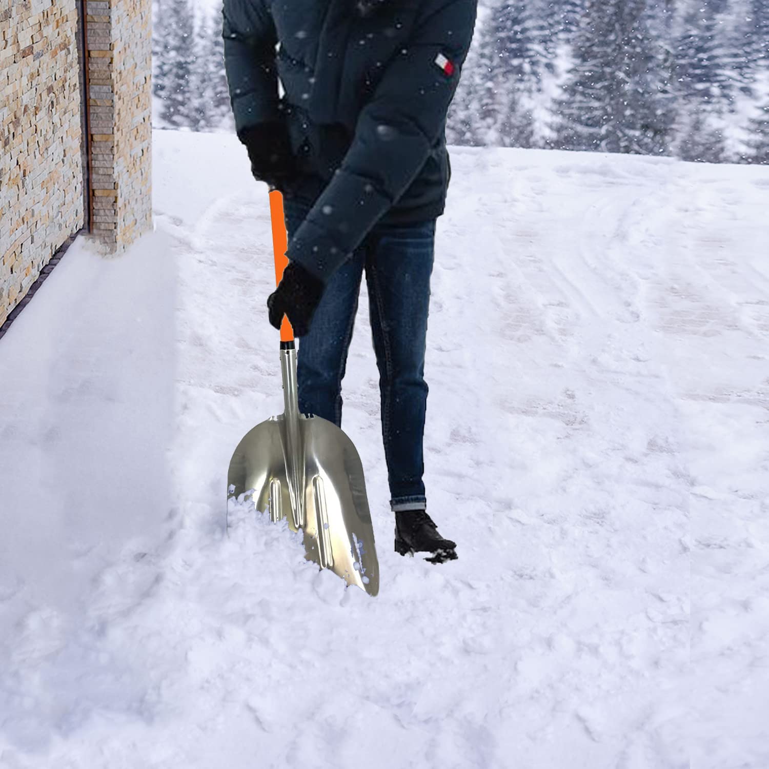 Ashman Aluminium snow shovel with ergonomic D-grip for comfortable lifting