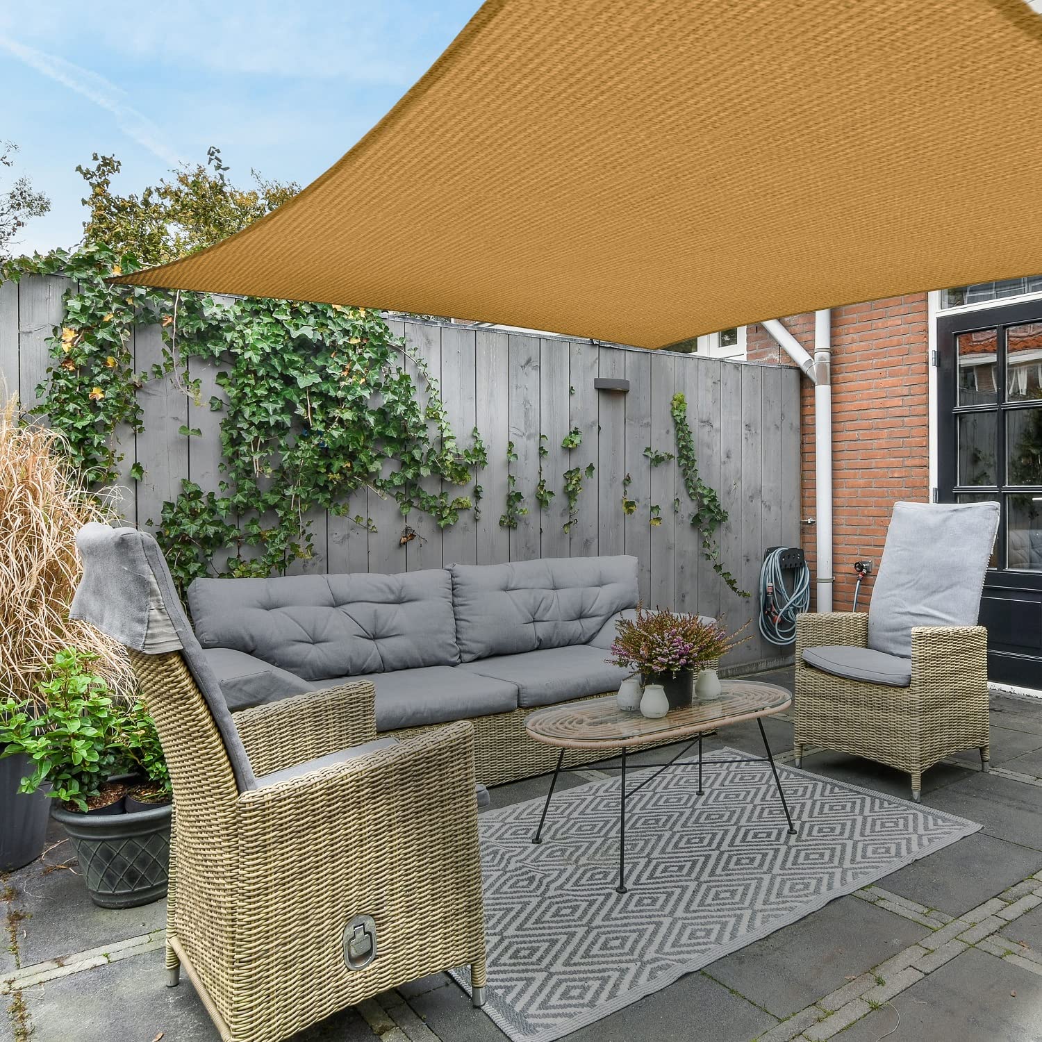 AsterOutdoor color options in Sand Cream Graphite suit any outdoor vibe