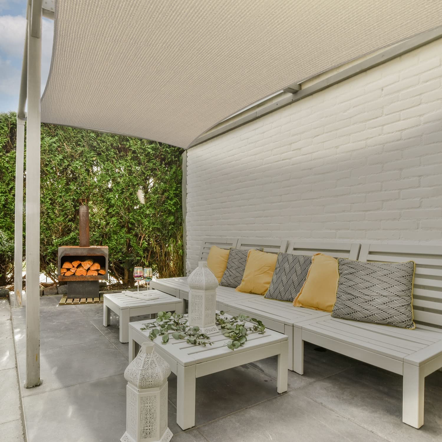 AsterOutdoor shade sail with ropes demonstrates easy installation and flexible spacing.