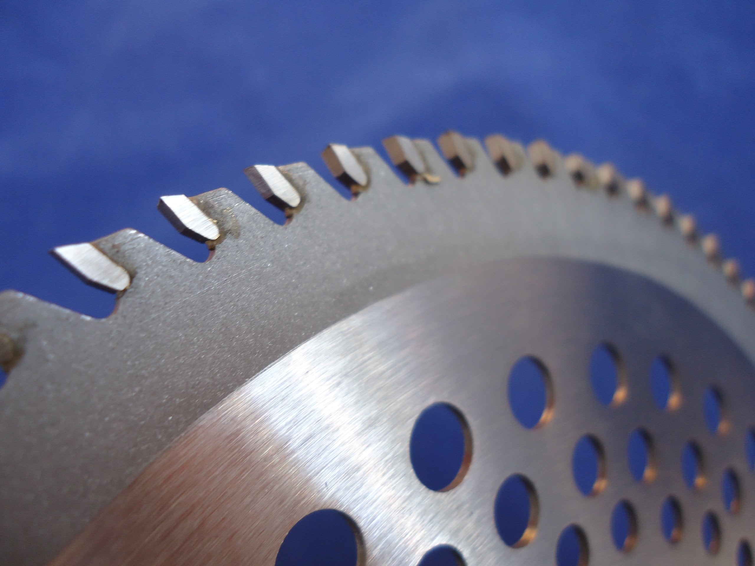 ATIE blade includes washers for secure mounting on compatible trimmers.
