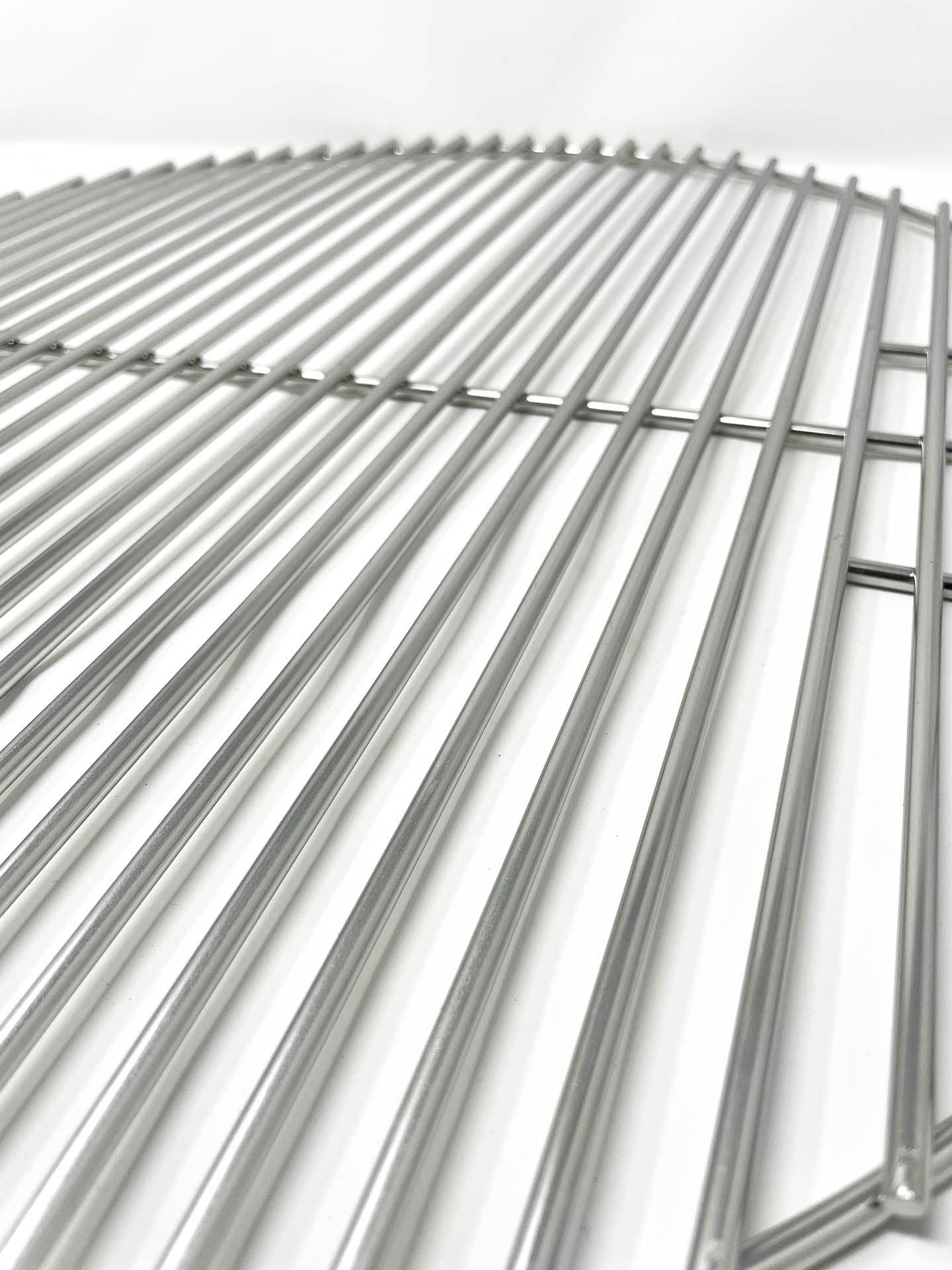 Aura Outdoor stainless steel grate closeup, rust-resistant for durability