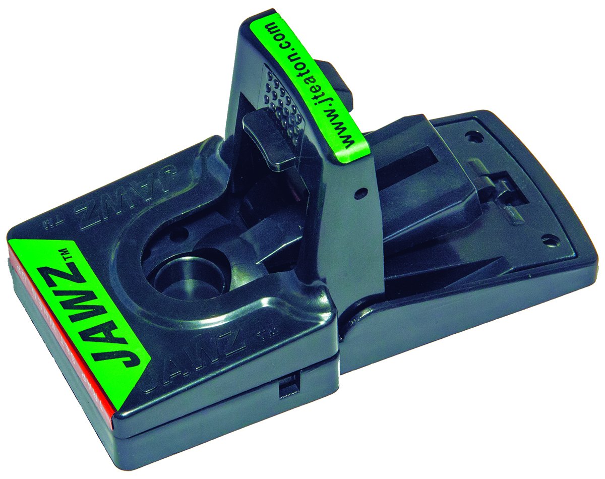 averpak jawz trap teeth close-up highlights durable biting teeth