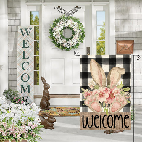 AVOIN colorlife outdoor flag with double-sided printing maintains visibility from both sides.