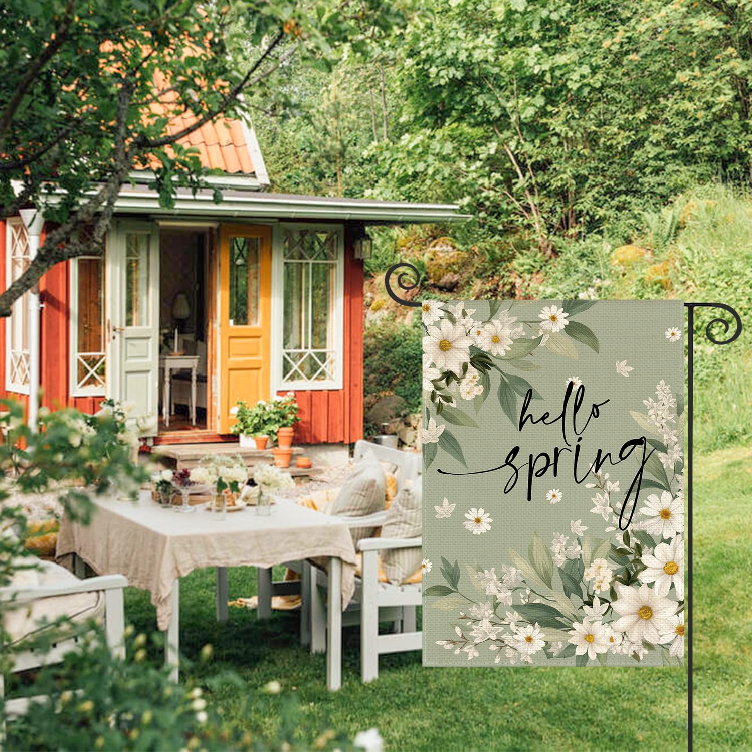 AVOIN colorlife Double-sided garden flag keeps vivid image visible on both sides.