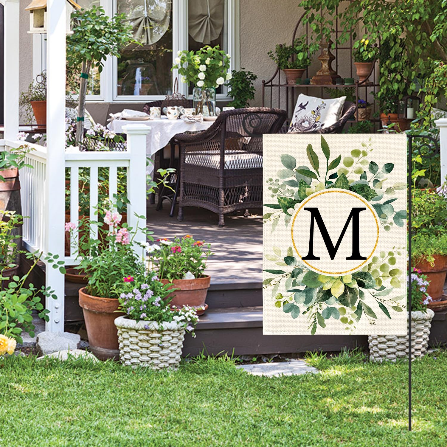 AVOIN colorlife monogram M floral flag closeup reveals detailed floral pattern
