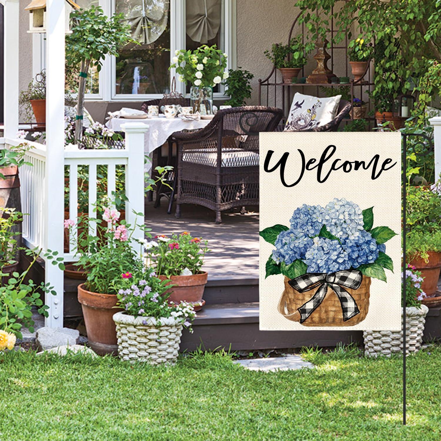 avoin colorlife double-sided hydrangea flag stays readable from any angle.