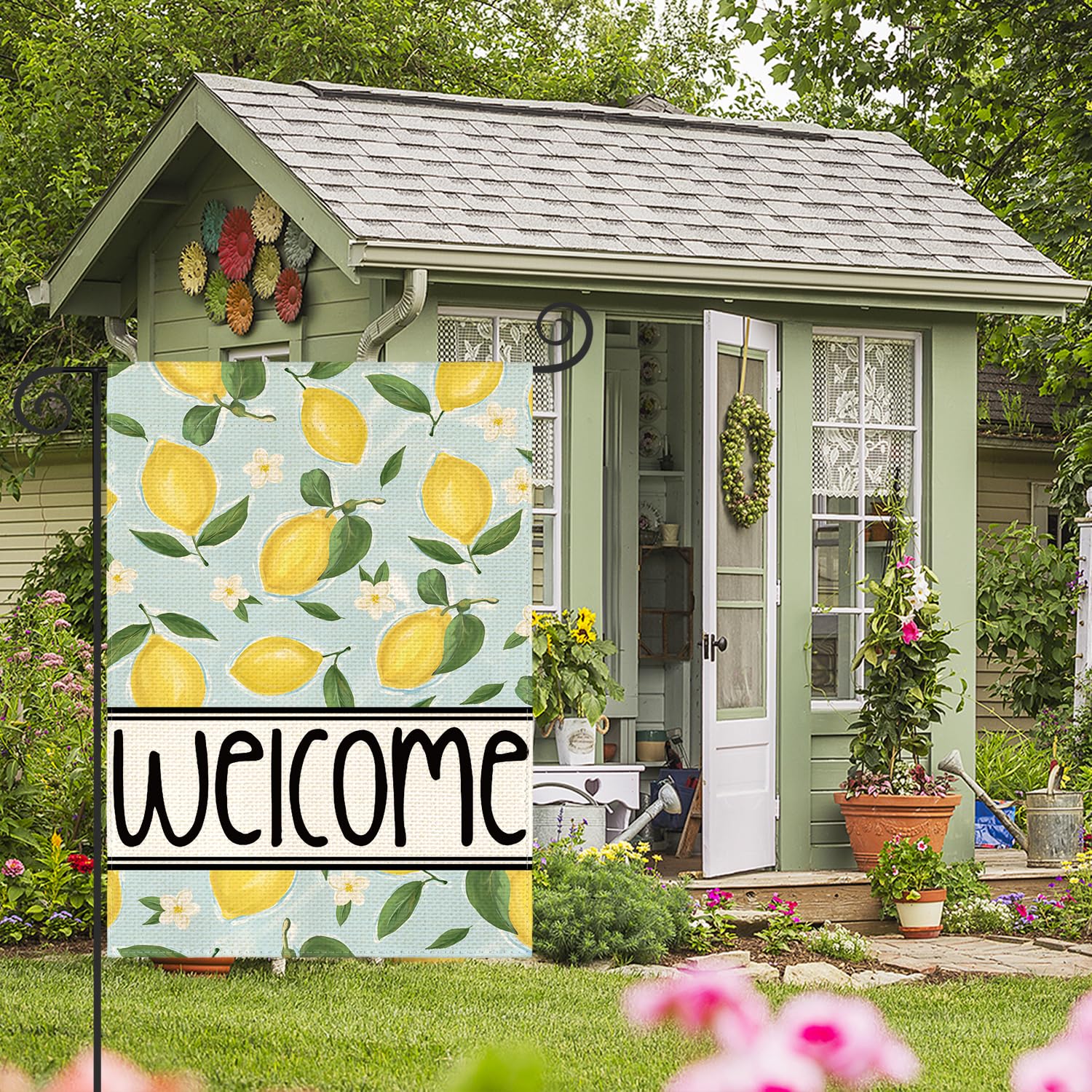 AVOIN colorlife Double-sided flag design enhances visibility from any angle in your garden.