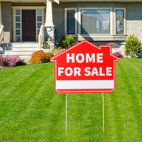 Axrivonte bold, high-visibility signage enhances curb appeal for home listings.