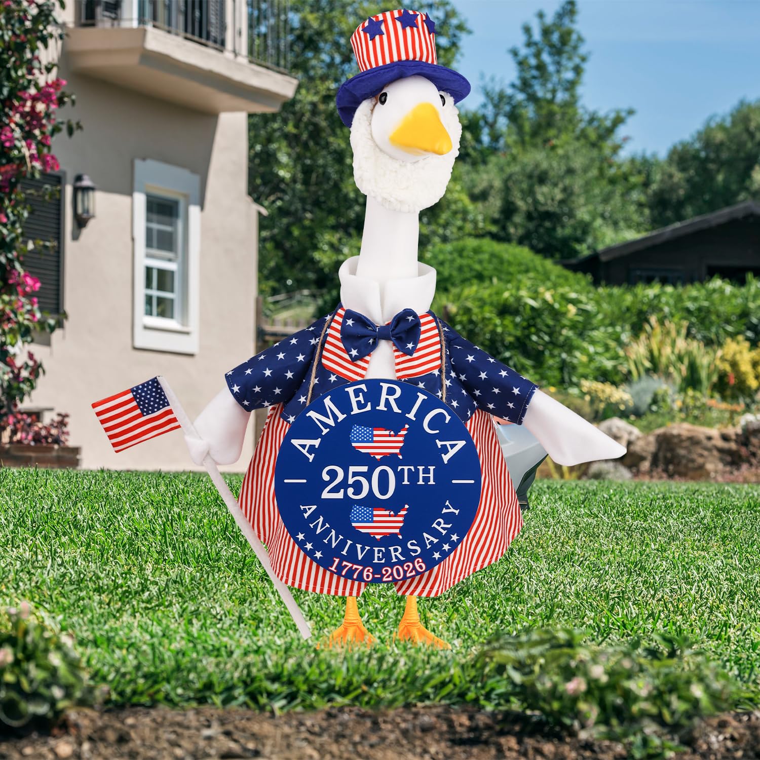 Aymolas 4th of July porch decor to attract attention.