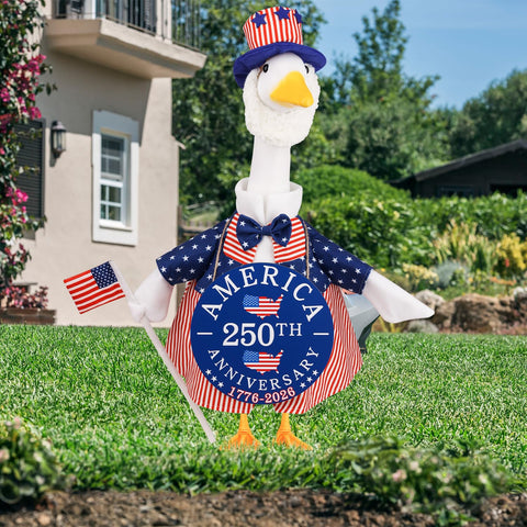 Aymolas 4th of July porch decor to attract attention.