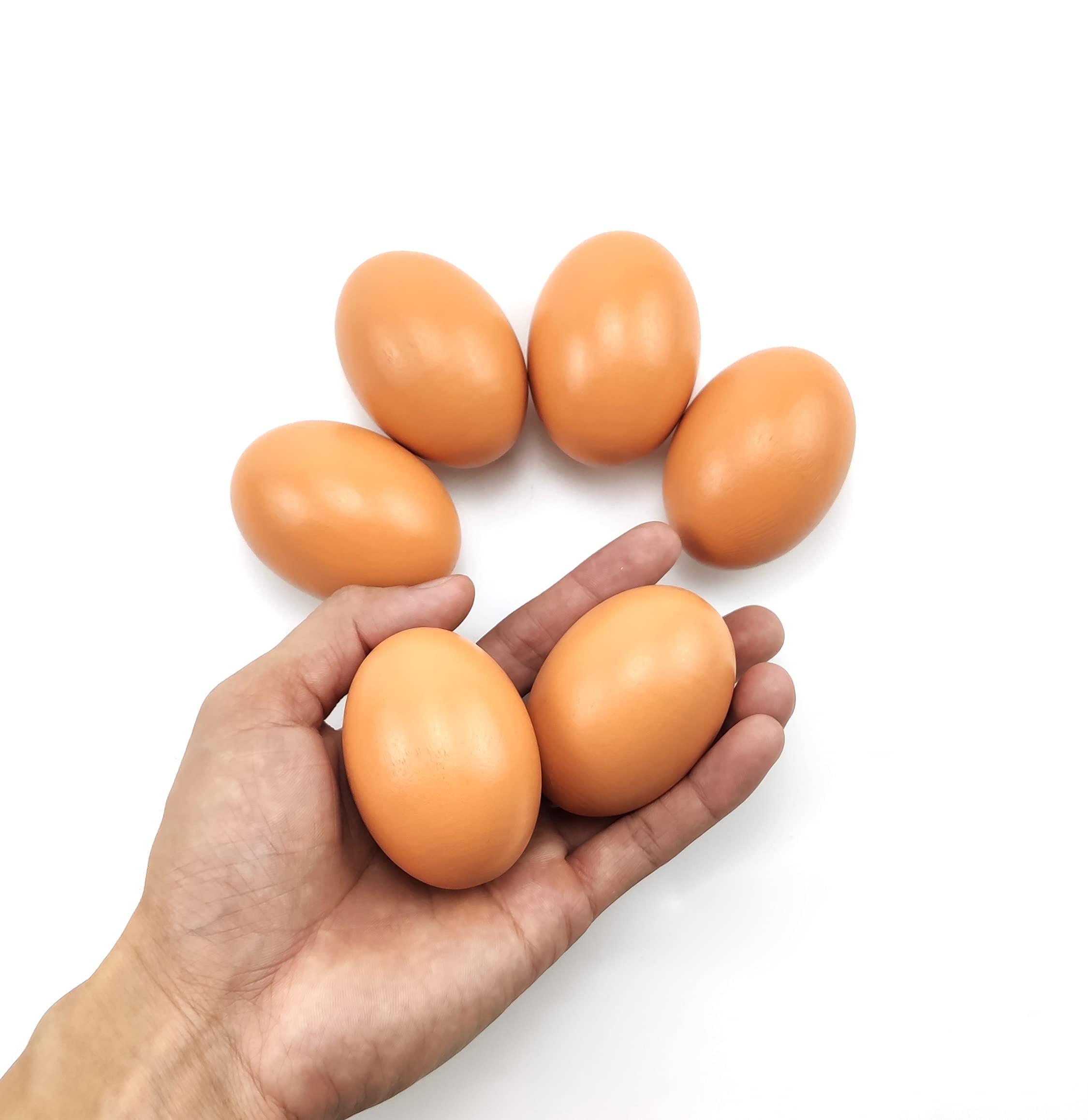 Azatemgo durable wooden eggs resist wear during handling for everyday display.