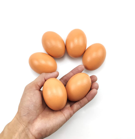 Azatemgo durable wooden eggs resist wear during handling for everyday display.