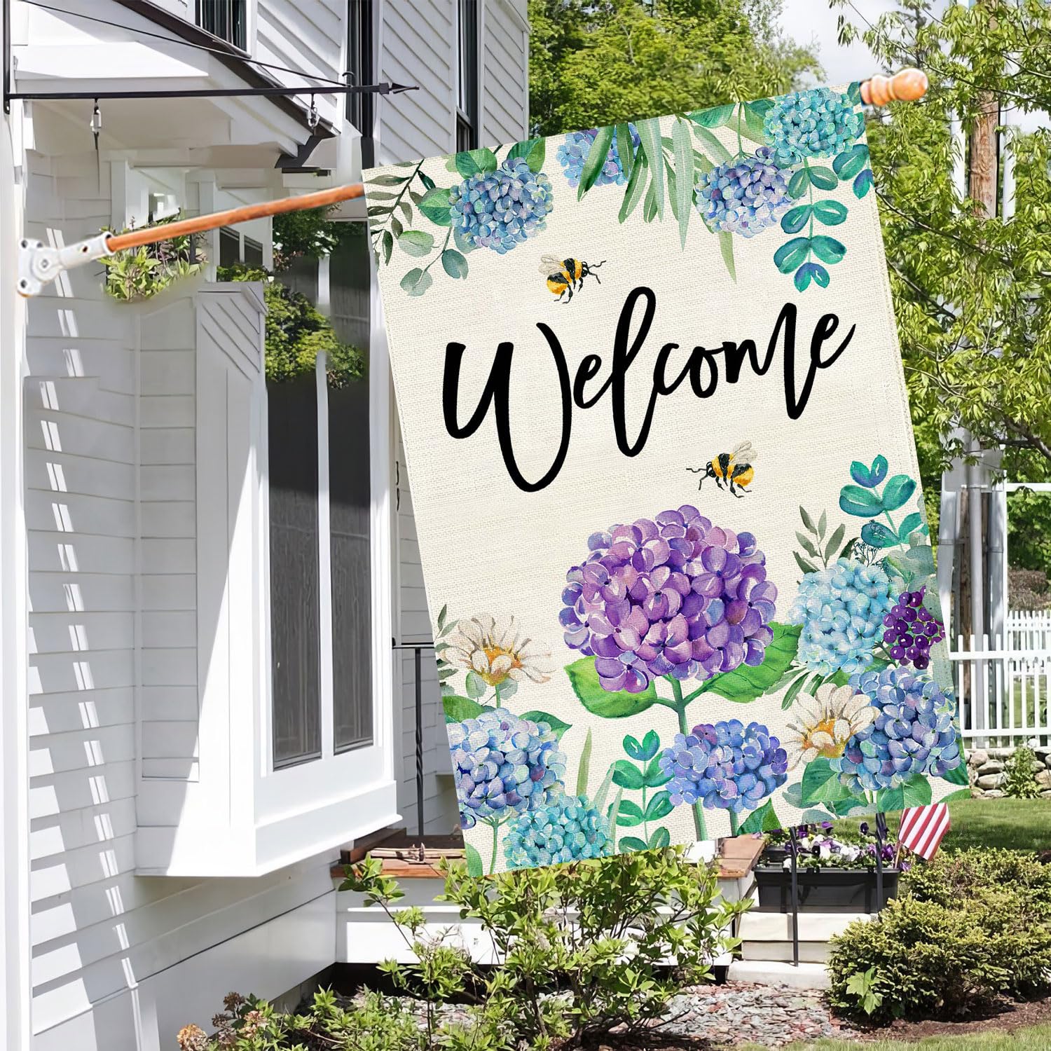 Baccessor Hydrangea garden flag close-up shows durable burlap fabric and color retention.