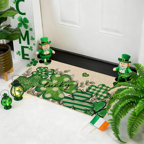 Baccessor low-profile mat allows easy door clearance while adding seasonal charm.